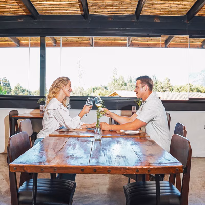 restaurant-1.avif